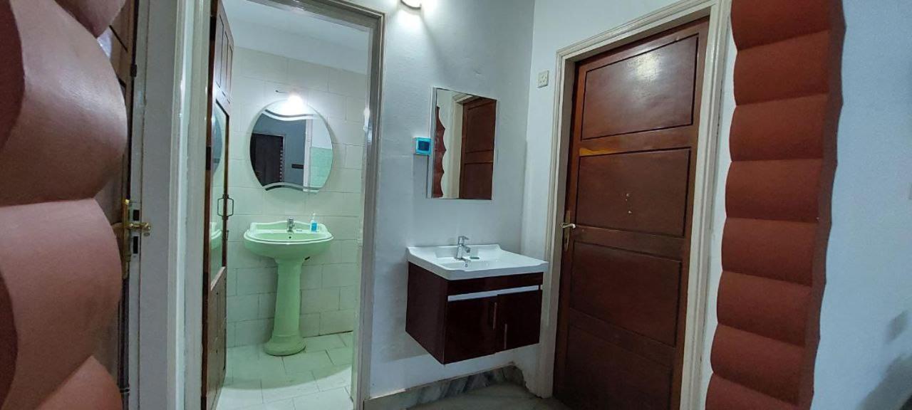 Jinan Palace Guest House Jinan Palace Guest House Nedumbassery Εξωτερικό φωτογραφία